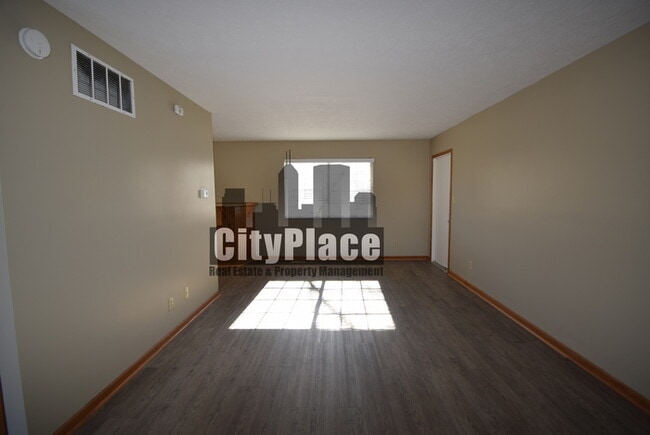 Building Photo - 47 Meadow Ct W