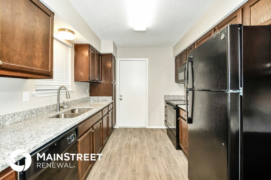 Building Photo - 1601 Chapman Dr