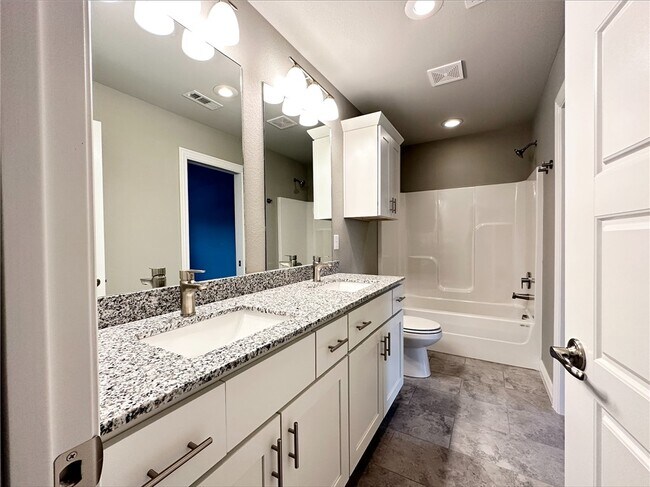 Building Photo - 2085 N Penelope Ln