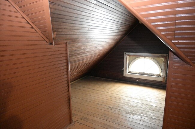 Building Photo - 2441 Templeton St