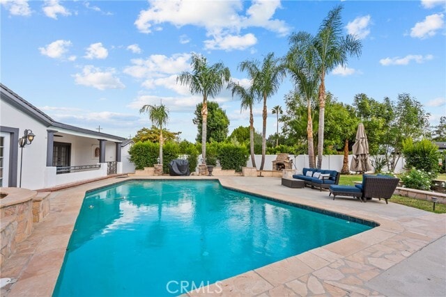 Building Photo - 23036 Burbank Blvd