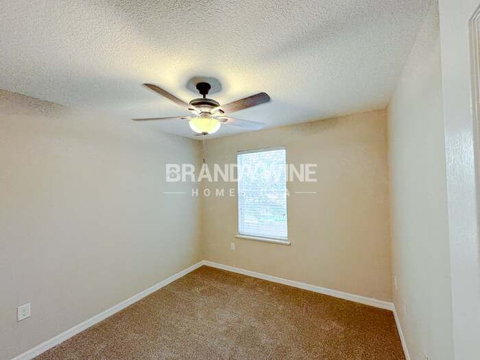 Building Photo - 8269 Halls Hammock Ct