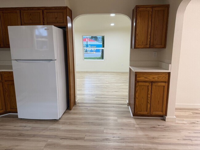 Building Photo - Sweet Home 3234