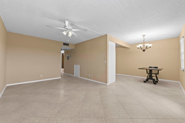 Building Photo - 3046 Newcastle A