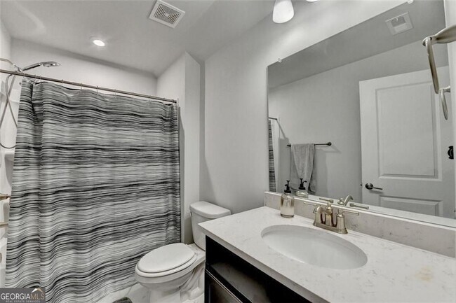 Building Photo - 811 Pineberry Ct