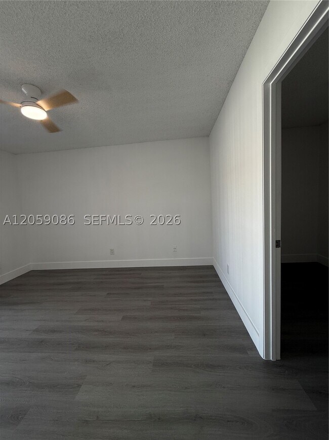 Building Photo - 510 S Park Rd