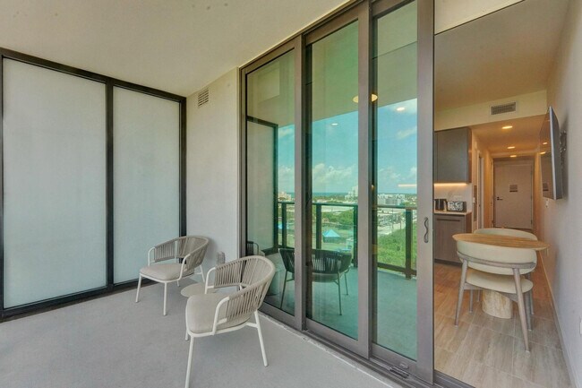 Building Photo - 580 72nd St