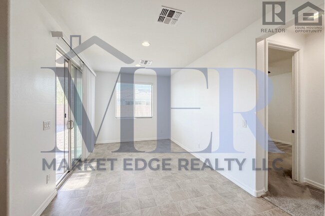 Building Photo - 3Bed/2Bath Home w/3 Car Gar in Casa Grande...