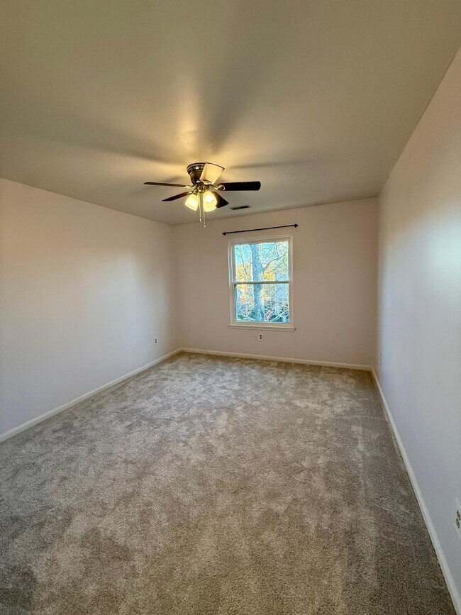 Building Photo - 800 Palomino Ln