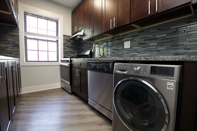 Building Photo - 735 Judson Ave