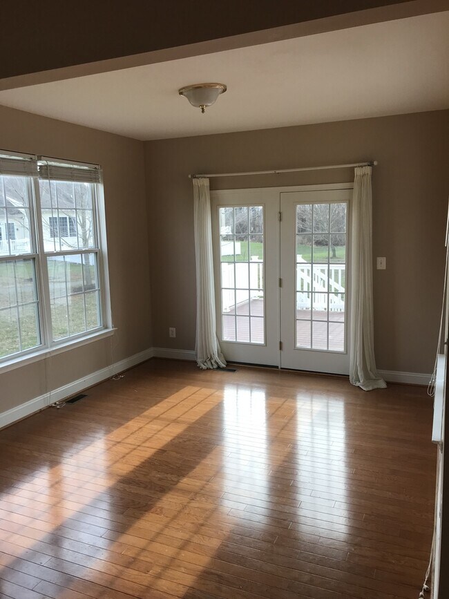 Building Photo - *Coming Soon!*  Large end unit town home i...