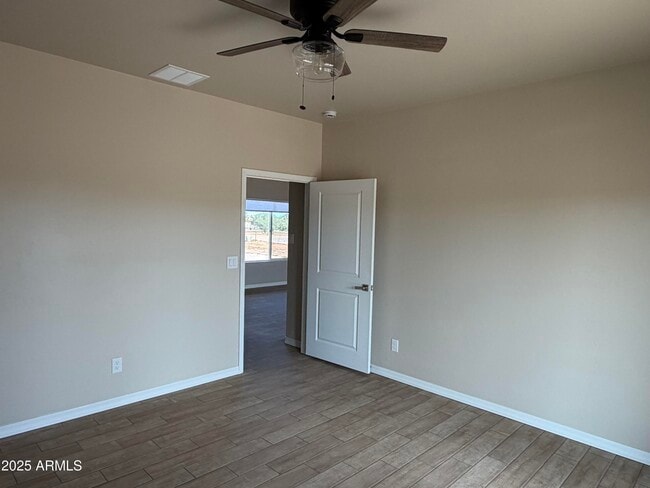 Building Photo - 408 E Birch St