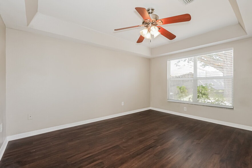 Building Photo - 6637 Summer Haven Dr