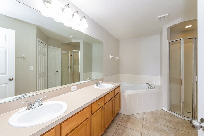 Building Photo - 4640 Sandhurst St