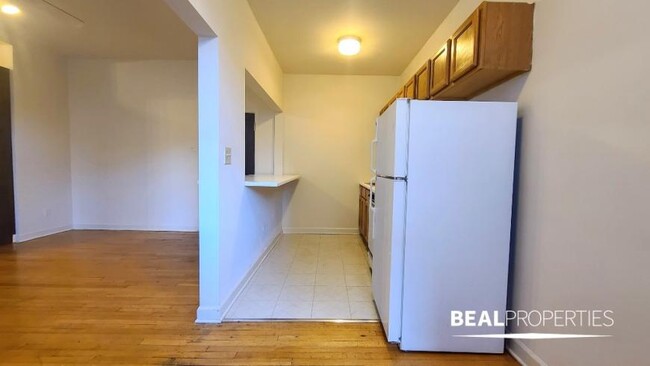 Building Photo - 0 bedroom in CHICAGO IL 60657