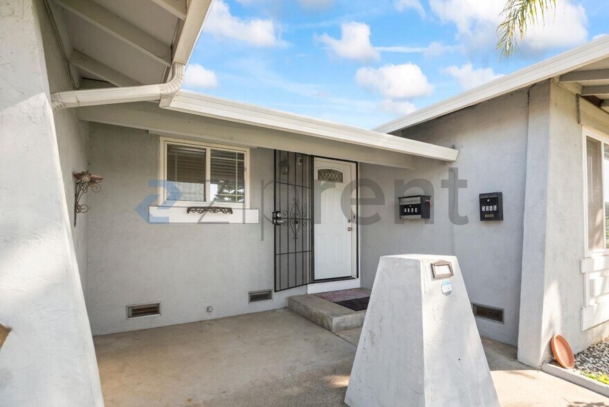 Building Photo - 3068 Nightingale Pl