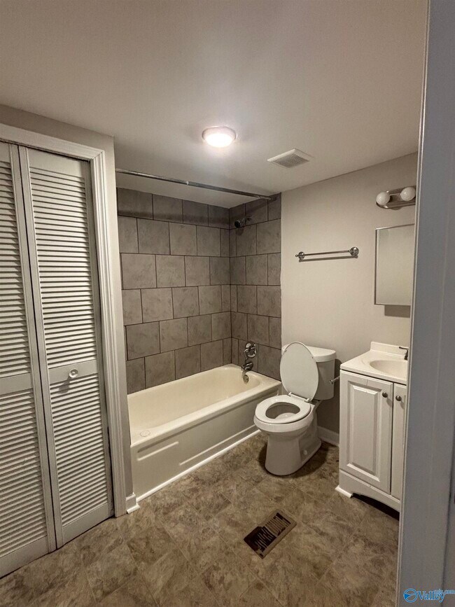 Building Photo - 3501 S Broad Pl SW