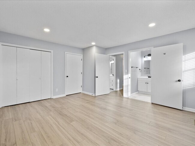 Building Photo - 801 4th Ave E