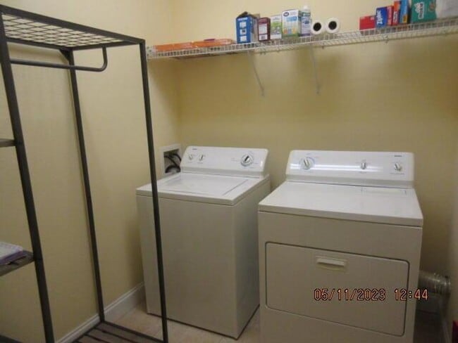 Building Photo - Upgraded End-Unit Townhome Minutes From Eglin AFB