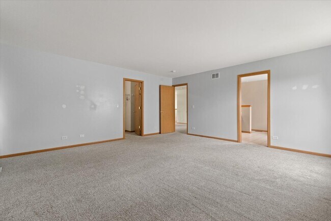 Building Photo - 966 Forest View Way
