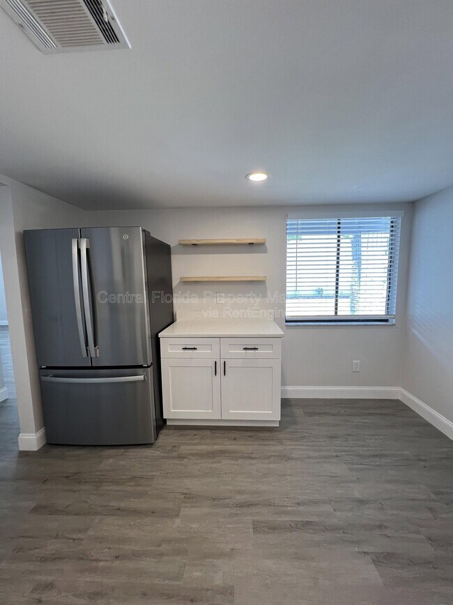 Building Photo - 914 Robinhood Ct