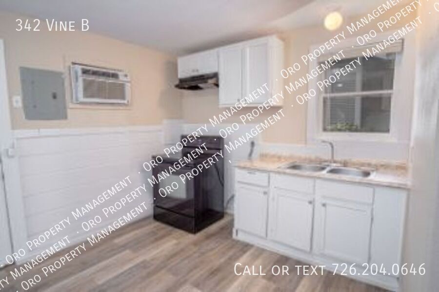 Building Photo - Wonderful Home So Close to Downtown