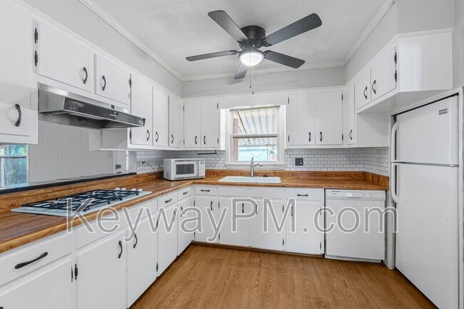 Building Photo - 116 Thomas Dr