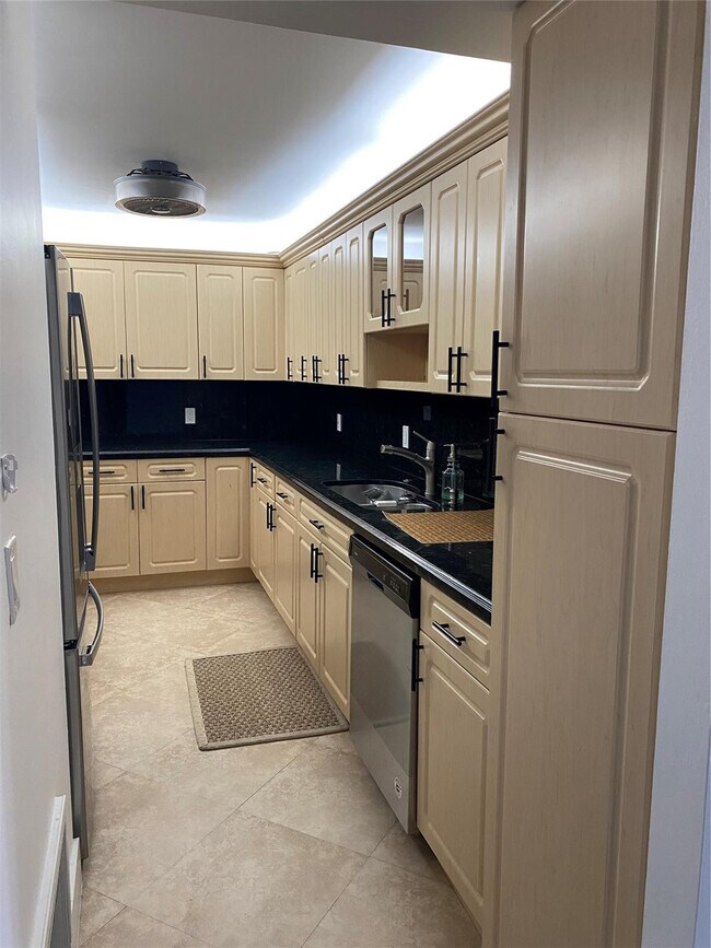 Building Photo - 1200 Hibiscus Ave