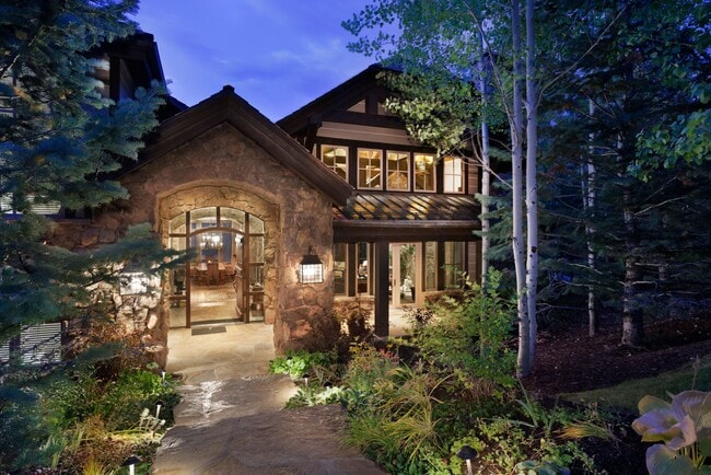 Building Photo - 353 Pfister Dr