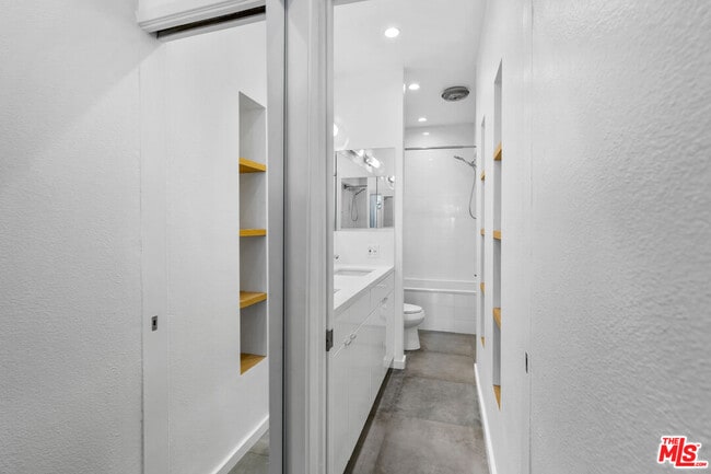 Building Photo - 2221 Ocean Ave