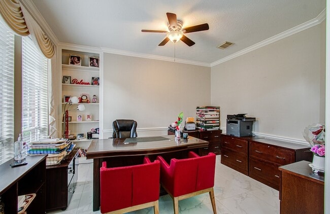 Building Photo - 12427 Shadycrest Dr