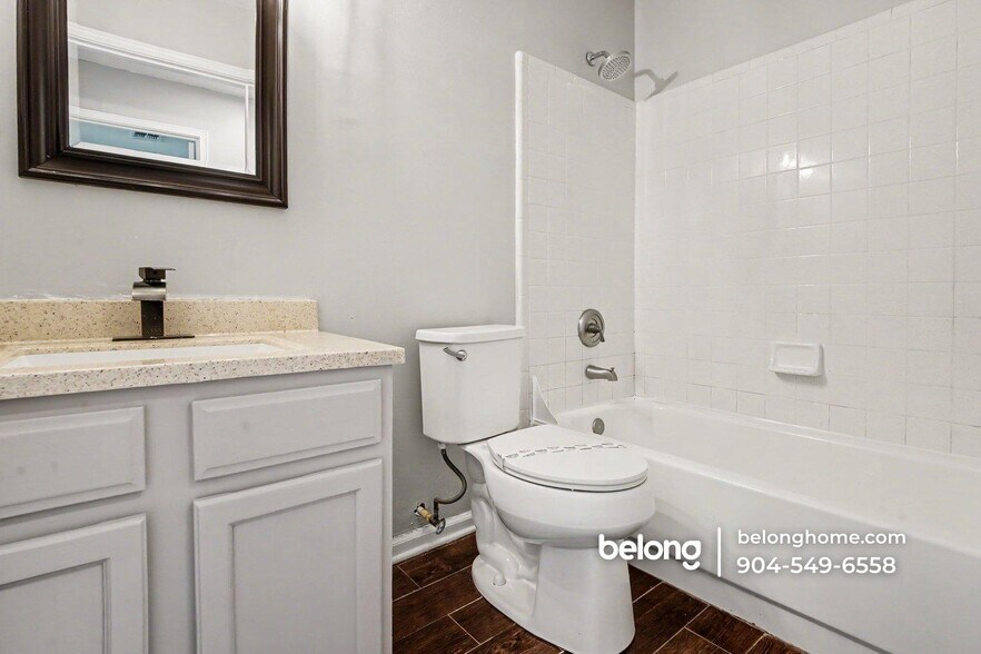 Building Photo - 7641 Rain Forest Dr N