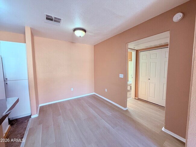 Building Photo - 1295 N Ash St