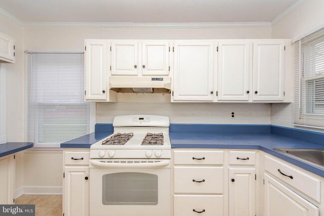 Building Photo - 919 Carroll Ave