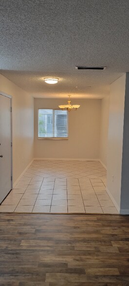 Building Photo - 13300 Walsingham Rd