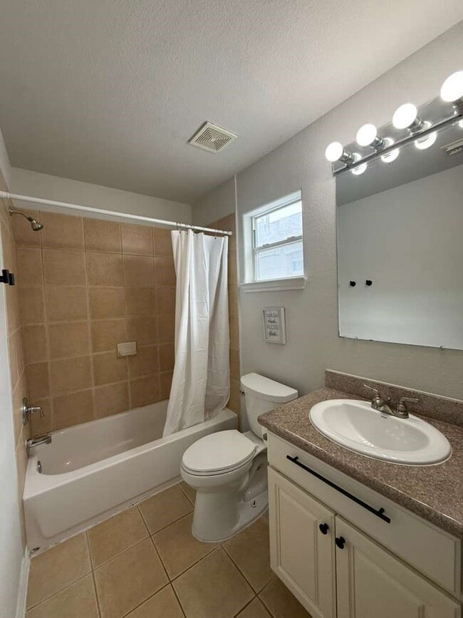Building Photo - 9623 Elmview Pl
