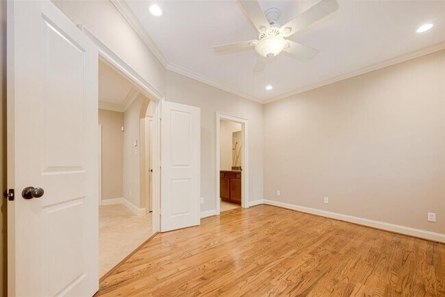 Building Photo - 232 Detering St