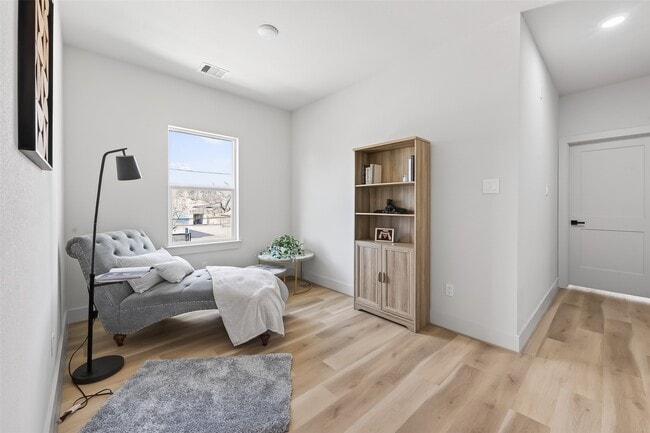 Building Photo - 975 Highland Lgt Ln