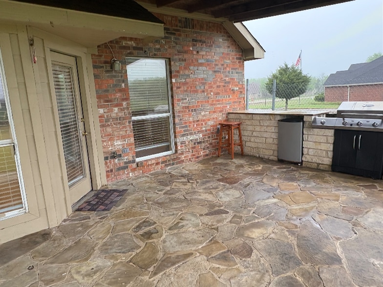 Building Photo - 385 Westward Dr