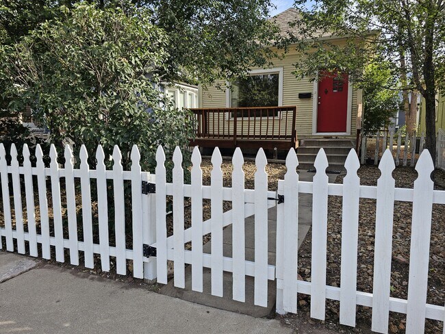 Building Photo - 906 W Colorado Ave