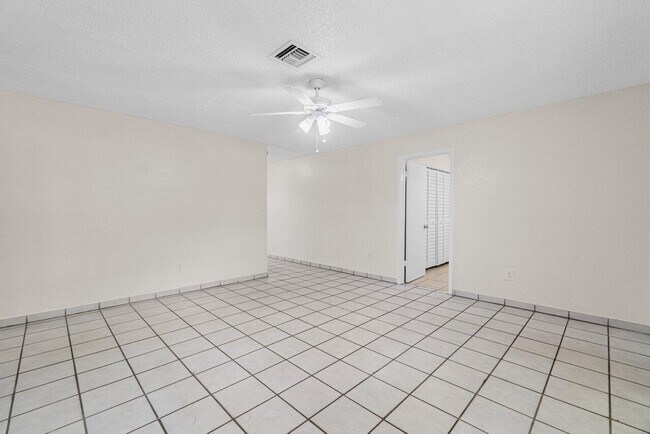Building Photo - 4815 Gulfstream Rd