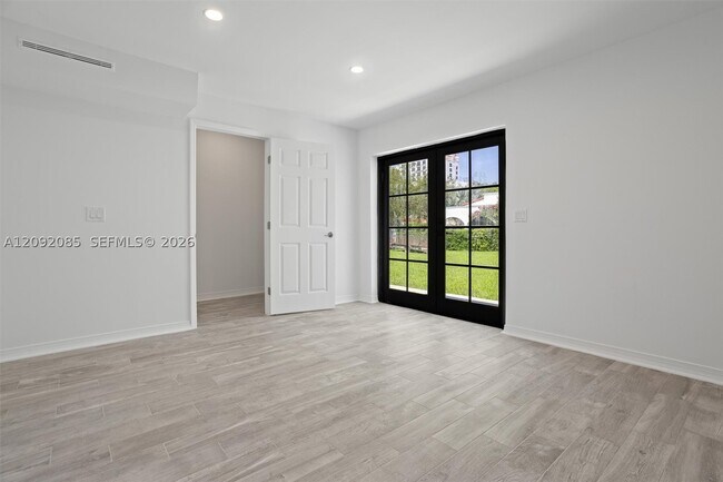 Building Photo - 434 Aragon Ave