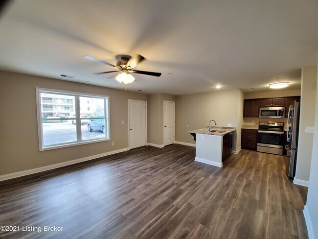 Primary Photo - 3500 College Dr