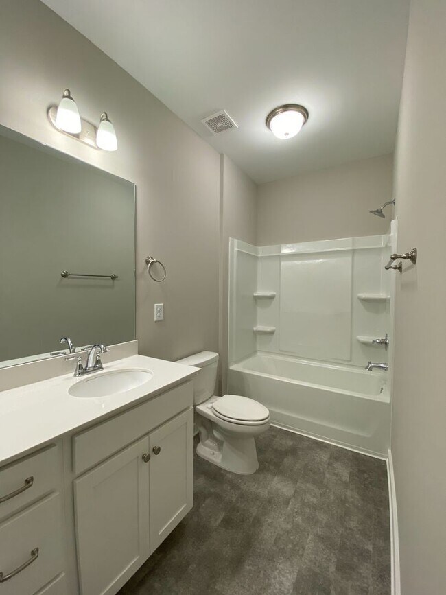 Building Photo - 65 Red Oak Ct