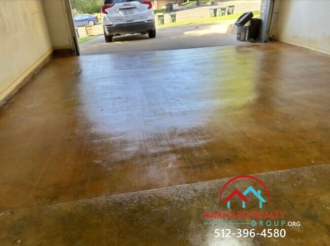 Building Photo - ***APPLICATION PENDING*** 3 bedroom, 2.5 Bath
