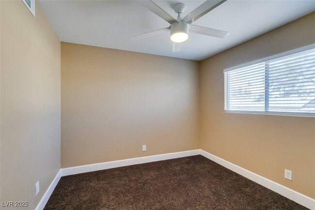 Building Photo - 3966 Green Leaf Dr