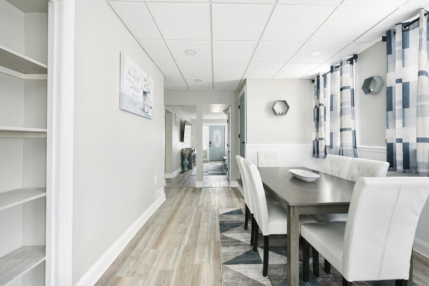 Building Photo - 444 Oneida St