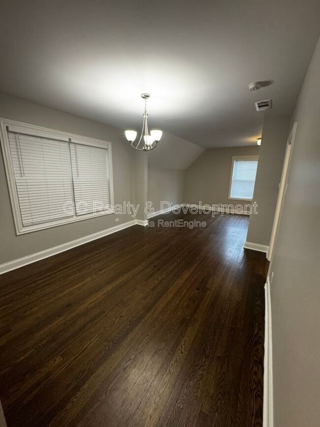 Building Photo - 4343 N Troy St