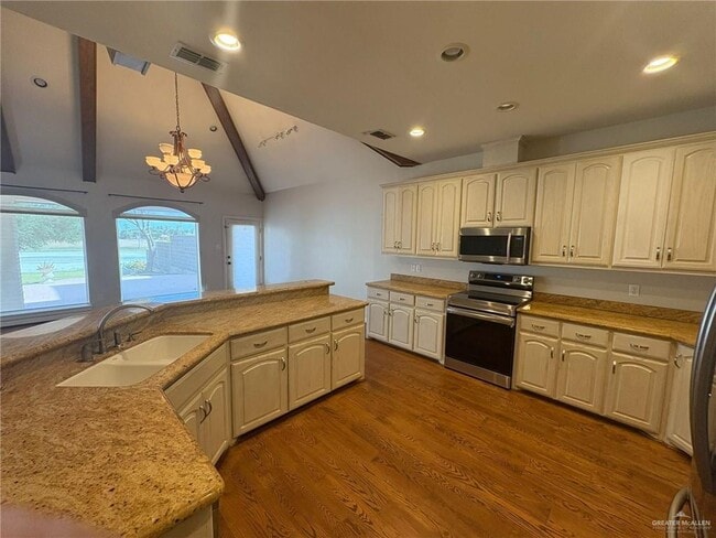 Building Photo - 15 Rio Grande Dr