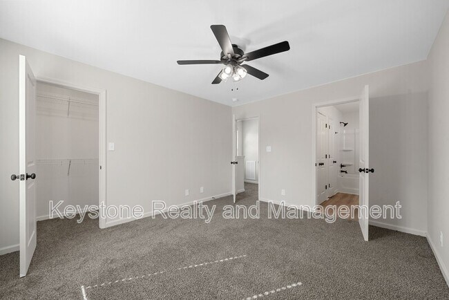 Building Photo - 174 Oak St